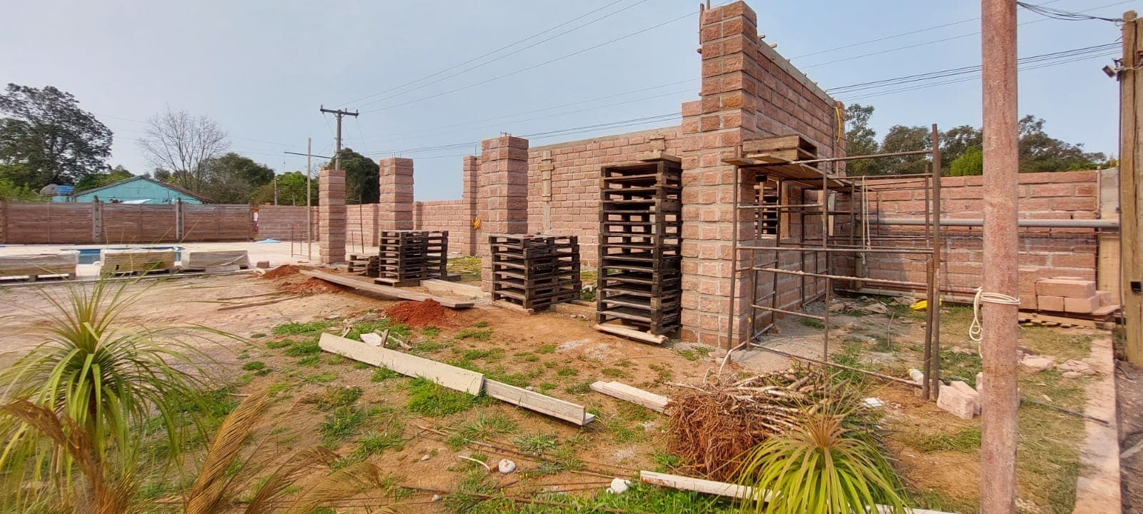 imagem construção com pedras grês direto da pedreira em Taquara RS