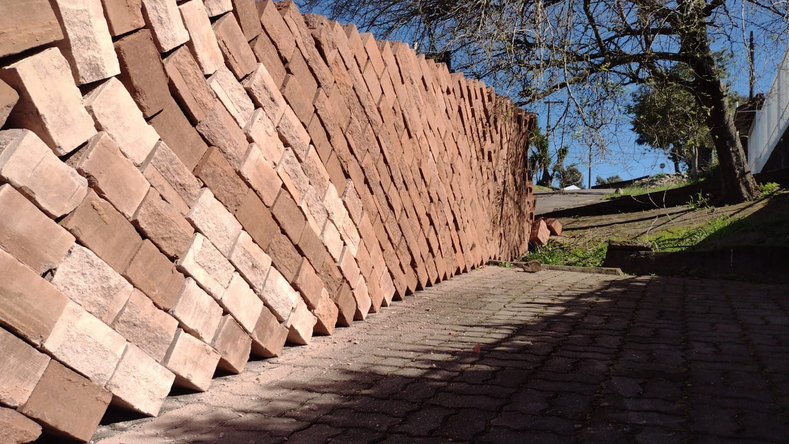 imagem construção com pedras grês direto da pedreira em Taquara RS